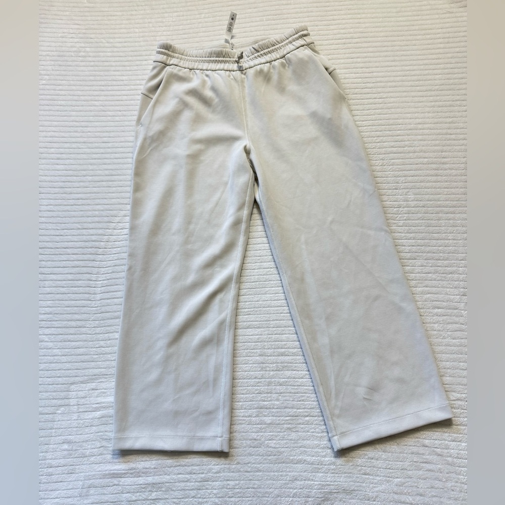 lululemon athletica Cropped Straight-Leg Pants in Off-White - Picture 10 of 11
